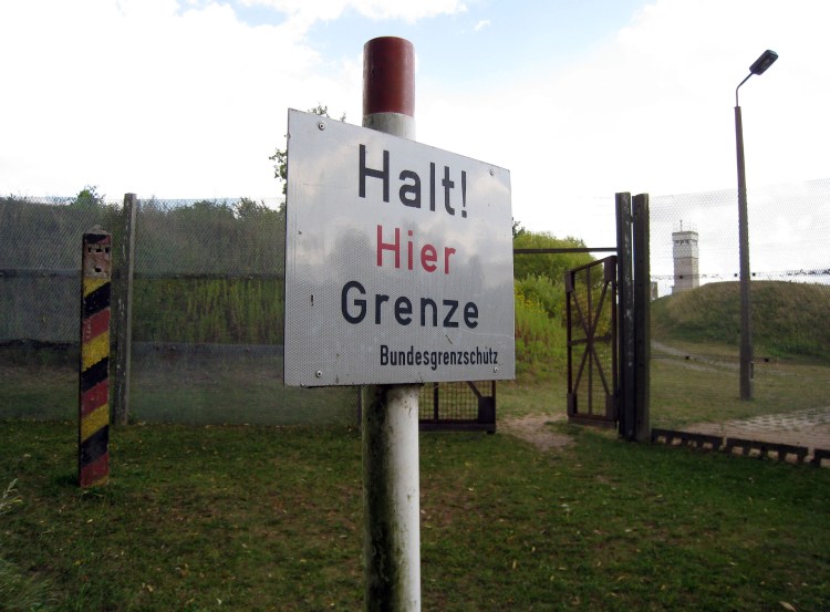 Halt_hier_grenze