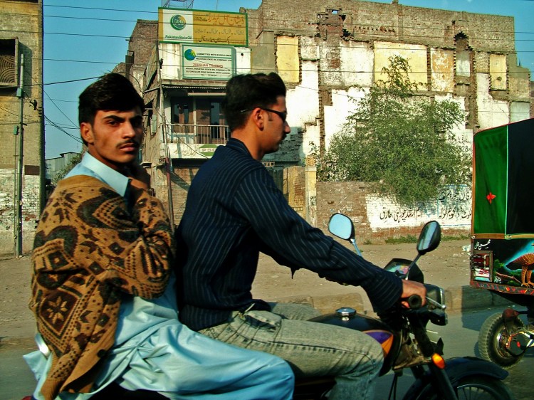 pakistan-lahore-motorcycle-5311370-o