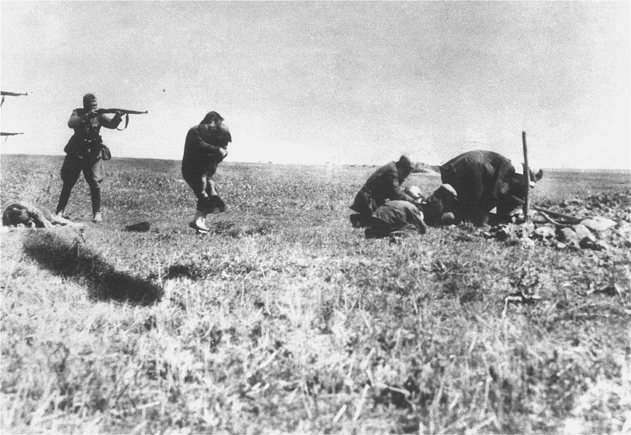 1280px-Jew_Killings_in_Ivangorod_(1942)